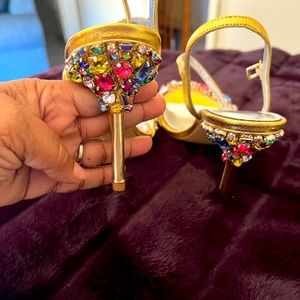 Beautiful Kate Spade ankle bedazzled shoes.